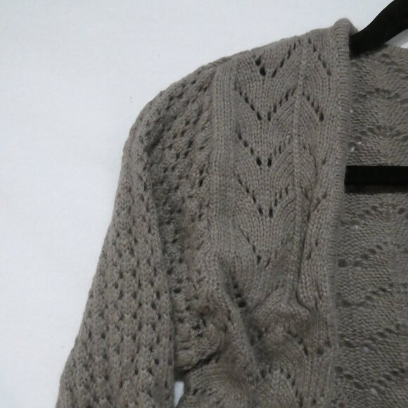 MASSIMO | small | Chic Crochet Cropped Cardigan - Picture 3 of 16